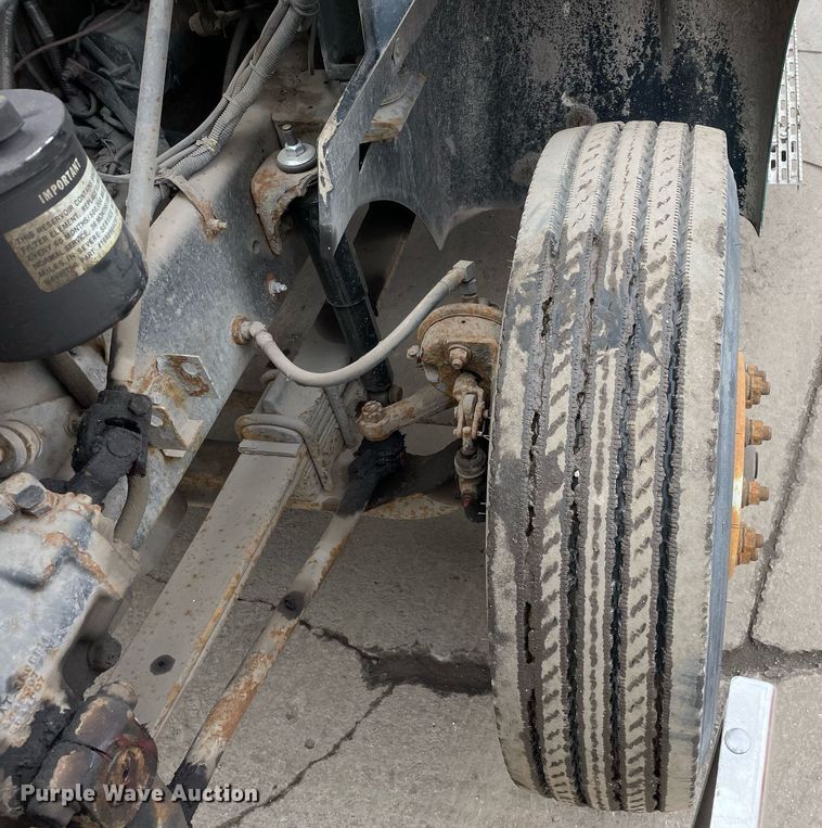 image for item LV9980 1997 International  9200 semi truck