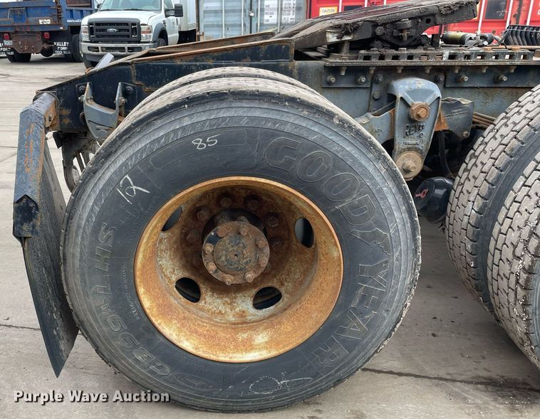 image for item LV9980 1997 International  9200 semi truck