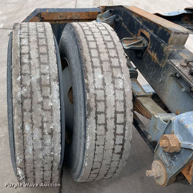 image for item LV9980 1997 International  9200 semi truck