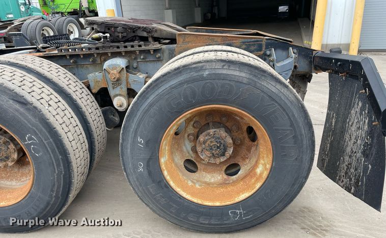 image for item LV9980 1997 International  9200 semi truck