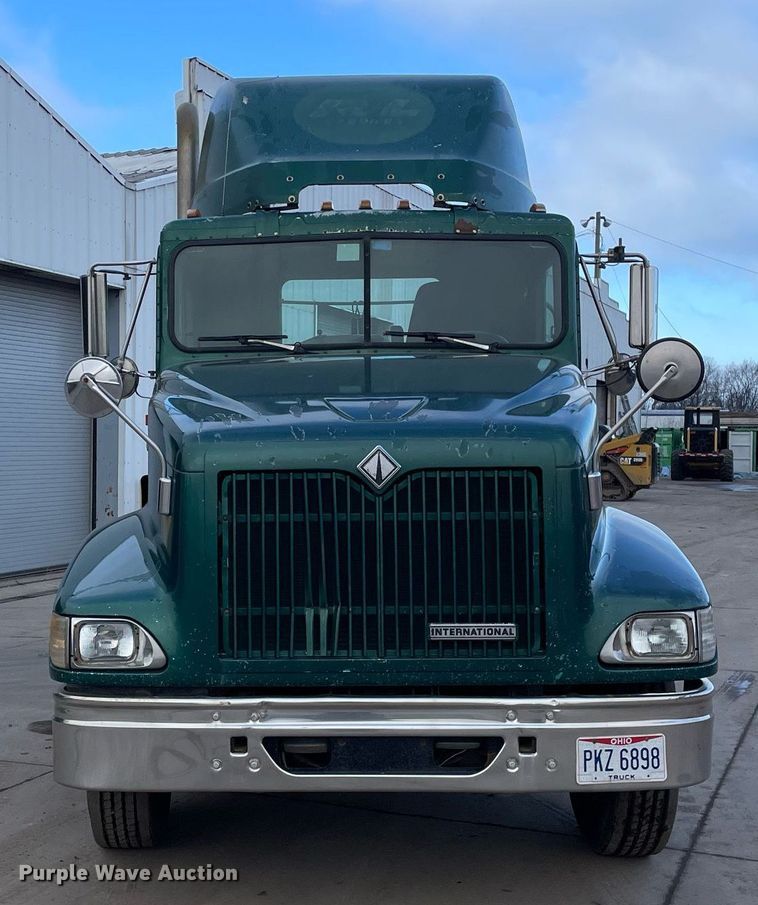 image for item LV9981 1998 International 9100 semi truck