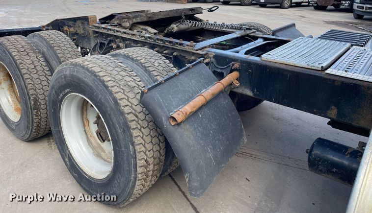 image for item LV9981 1998 International 9100 semi truck