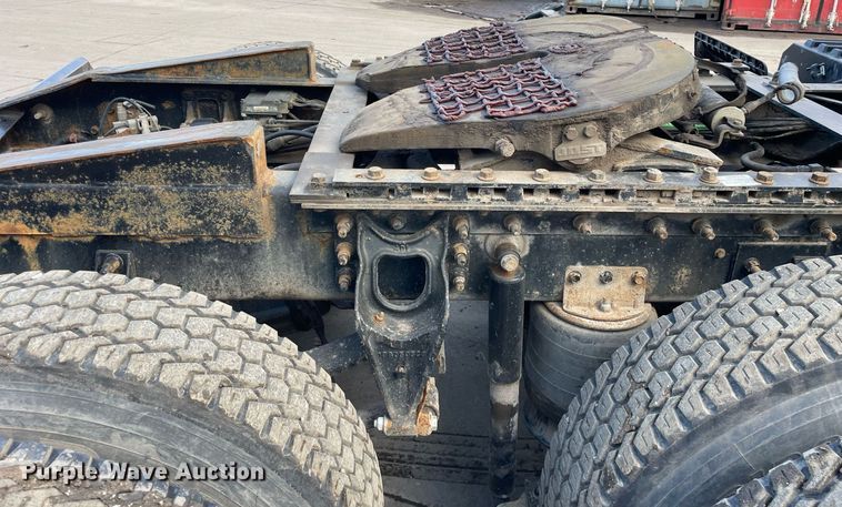 image for item LV9981 1998 International 9100 semi truck