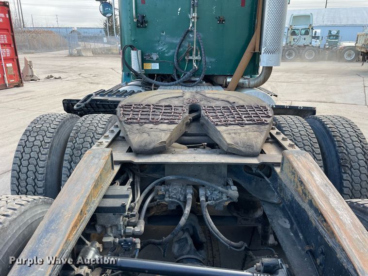 image for item LV9981 1998 International 9100 semi truck