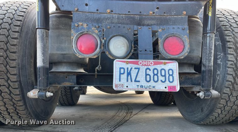 image for item LV9981 1998 International 9100 semi truck