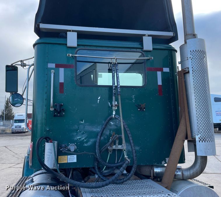 image for item LV9981 1998 International 9100 semi truck