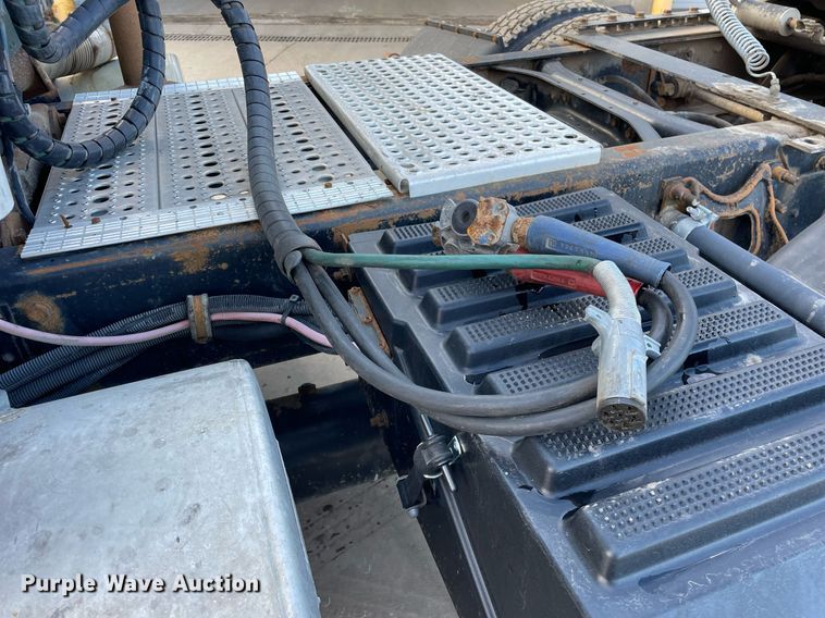 image for item LV9981 1998 International 9100 semi truck