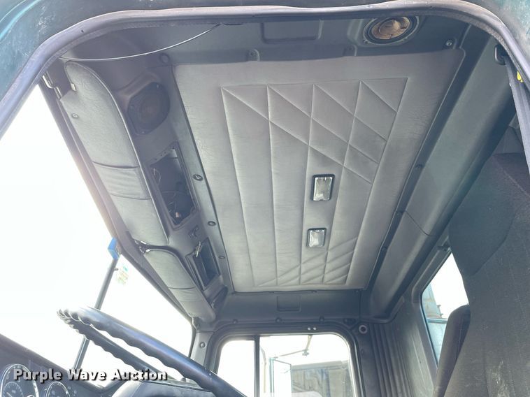 image for item LV9981 1998 International 9100 semi truck