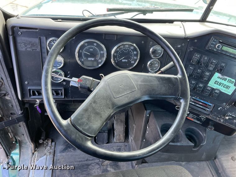 image for item LV9981 1998 International 9100 semi truck