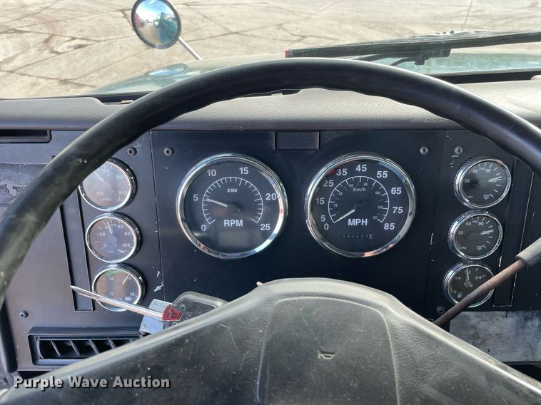 image for item LV9981 1998 International 9100 semi truck