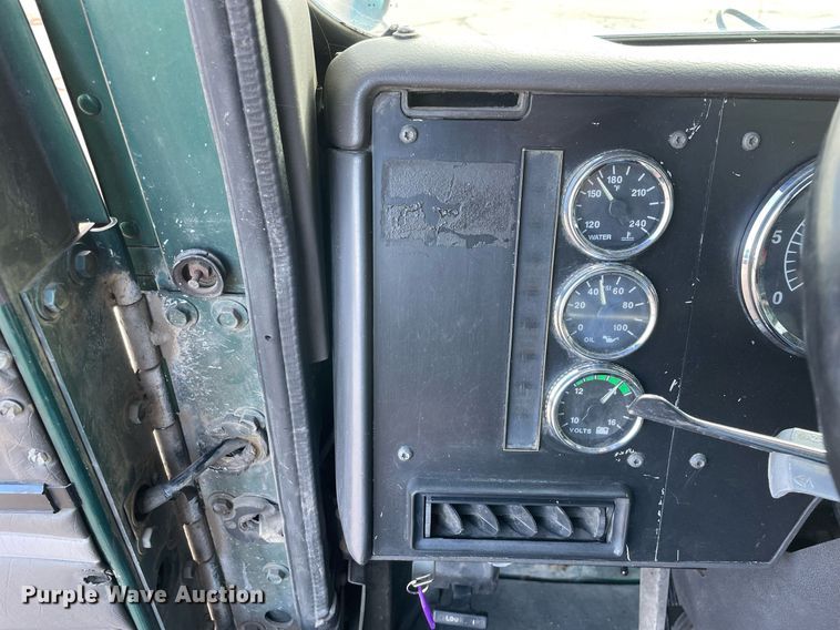 image for item LV9981 1998 International 9100 semi truck