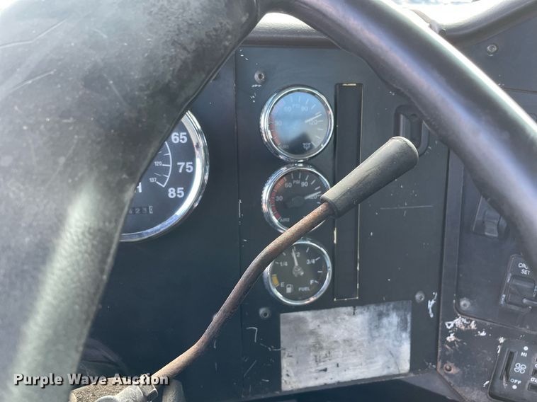 image for item LV9981 1998 International 9100 semi truck