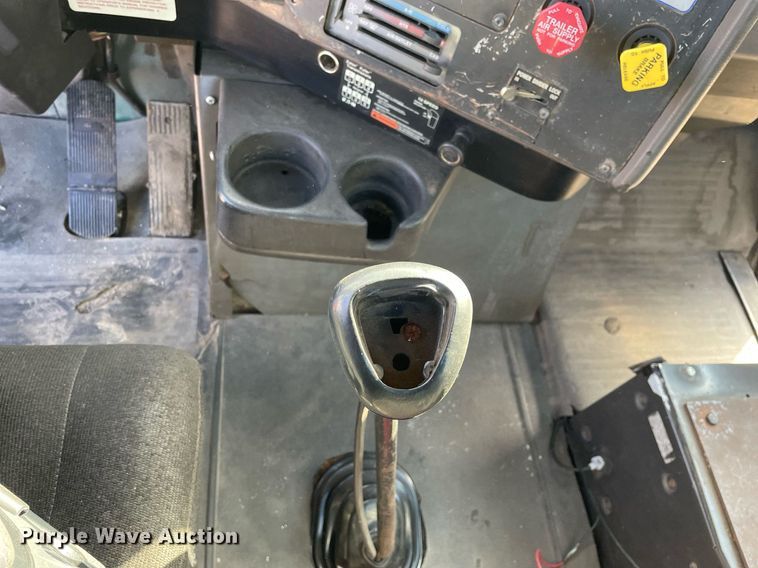 image for item LV9981 1998 International 9100 semi truck