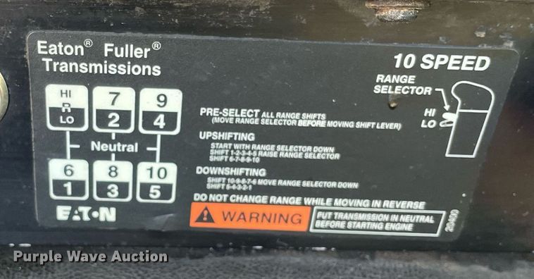 image for item LV9981 1998 International 9100 semi truck