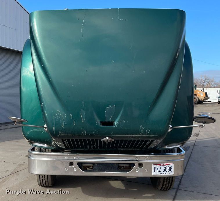 image for item LV9981 1998 International 9100 semi truck