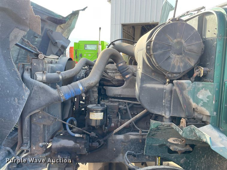 image for item LV9981 1998 International 9100 semi truck