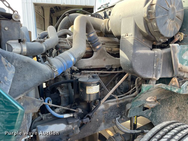 image for item LV9981 1998 International 9100 semi truck