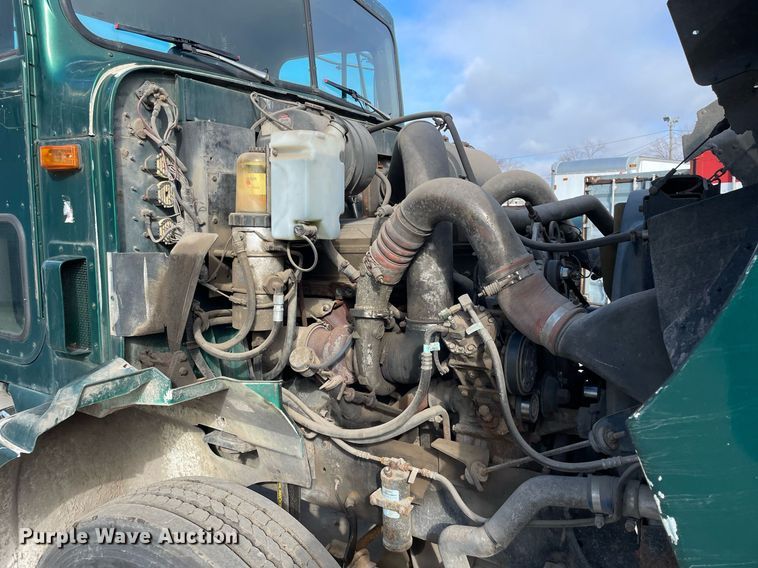 image for item LV9981 1998 International 9100 semi truck