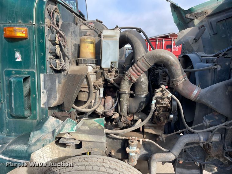 image for item LV9981 1998 International 9100 semi truck