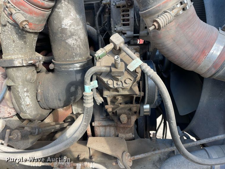 image for item LV9981 1998 International 9100 semi truck