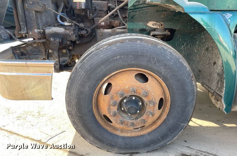 image for item LV9981 1998 International 9100 semi truck