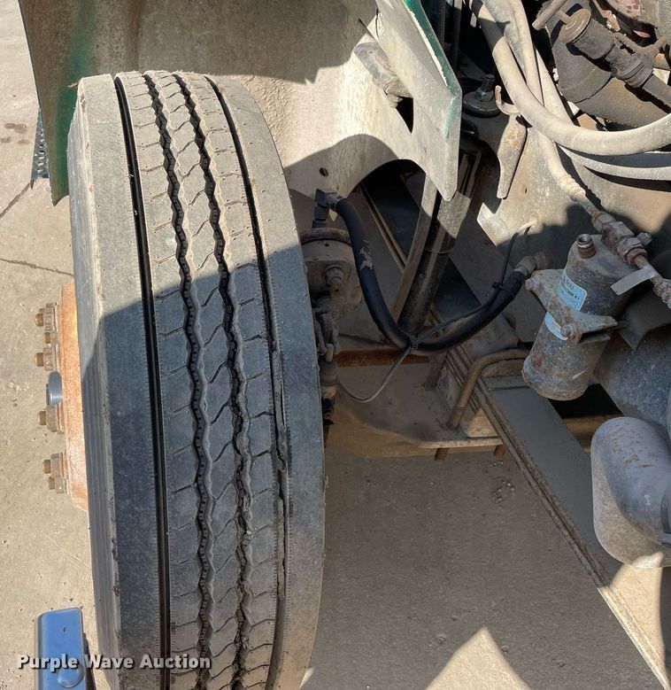 image for item LV9981 1998 International 9100 semi truck