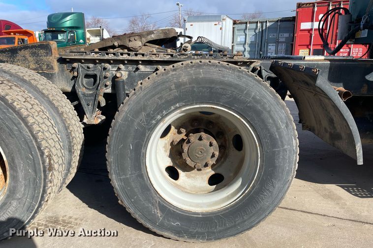 image for item LV9981 1998 International 9100 semi truck