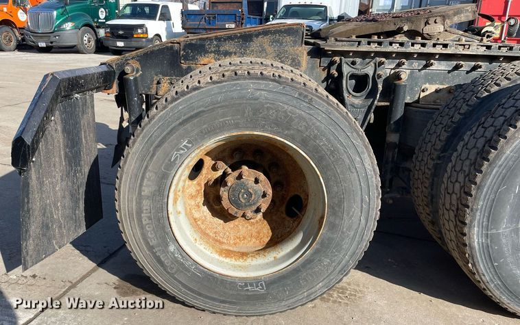 image for item LV9981 1998 International 9100 semi truck