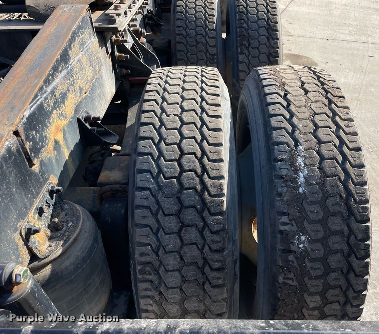 image for item LV9981 1998 International 9100 semi truck