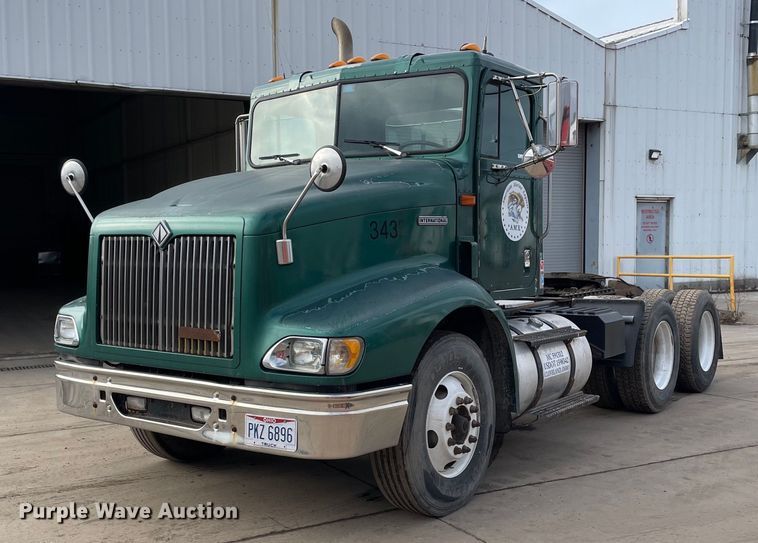 image for item LV9982 1999 International 9100 semi truck