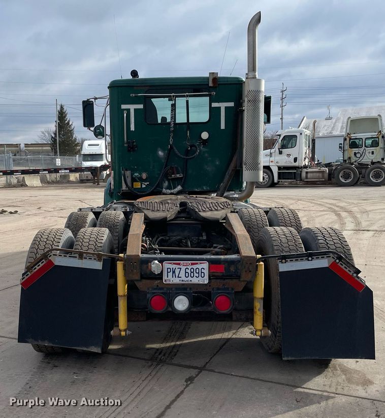 image for item LV9982 1999 International 9100 semi truck