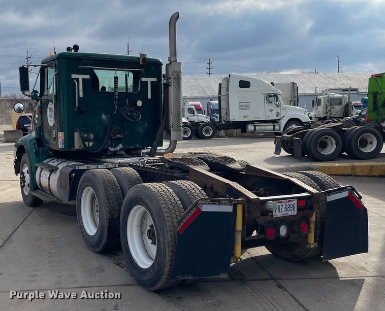 image for item LV9982 1999 International 9100 semi truck