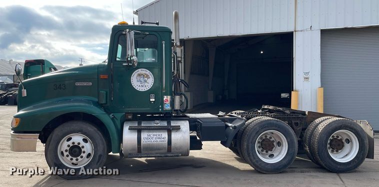 image for item LV9982 1999 International 9100 semi truck