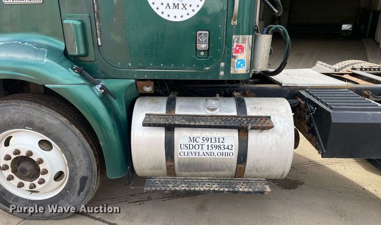 image for item LV9982 1999 International 9100 semi truck