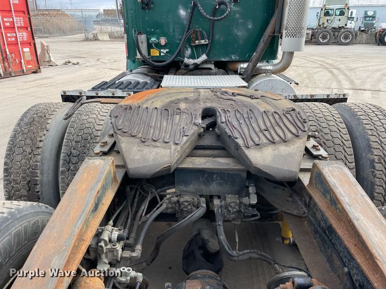 image for item LV9982 1999 International 9100 semi truck