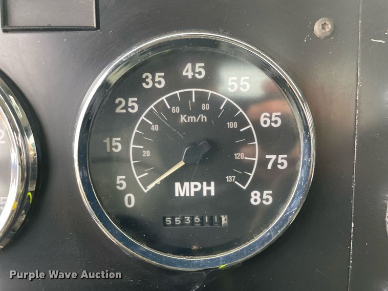 image for item LV9982 1999 International 9100 semi truck