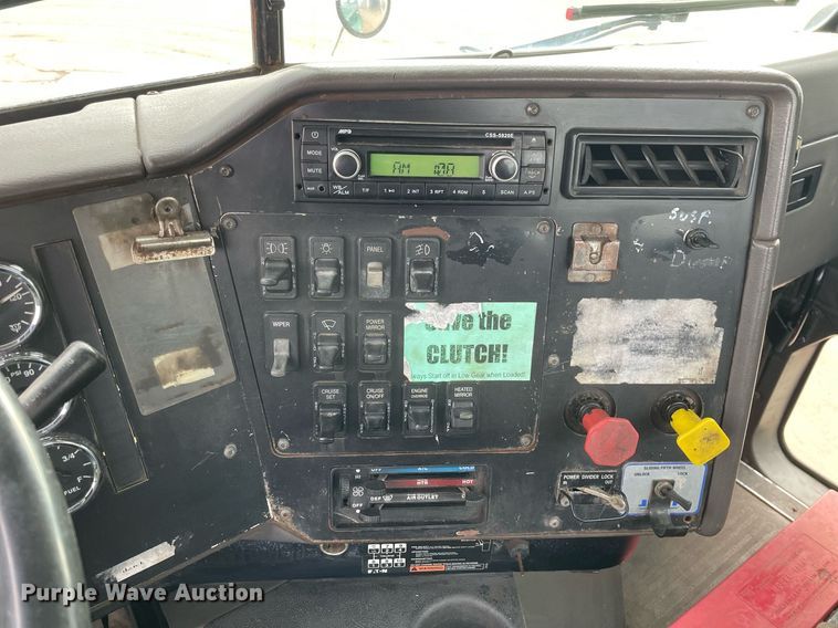 image for item LV9982 1999 International 9100 semi truck