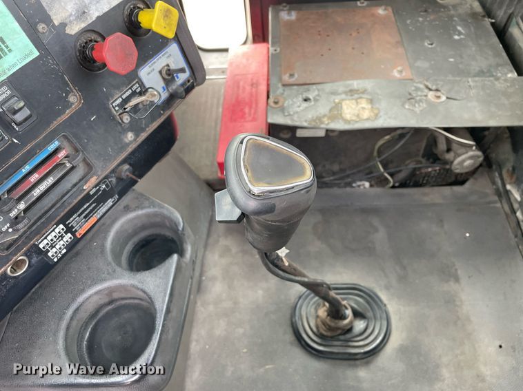 image for item LV9982 1999 International 9100 semi truck