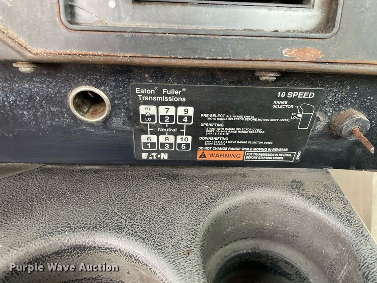 image for item LV9982 1999 International 9100 semi truck