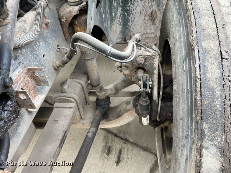 image for item LV9982 1999 International 9100 semi truck