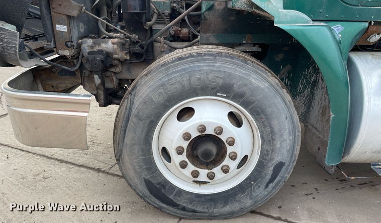 image for item LV9982 1999 International 9100 semi truck