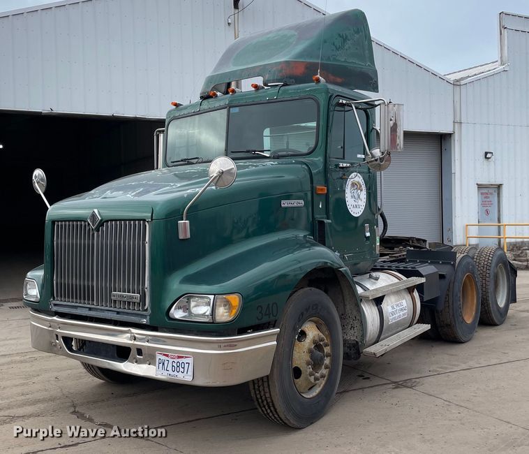 image for item LV9983 1997 International 9200 semi truck