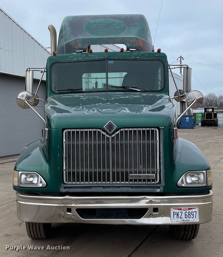 image for item LV9983 1997 International 9200 semi truck