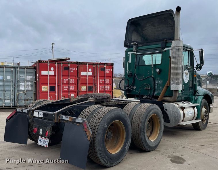 image for item LV9983 1997 International 9200 semi truck