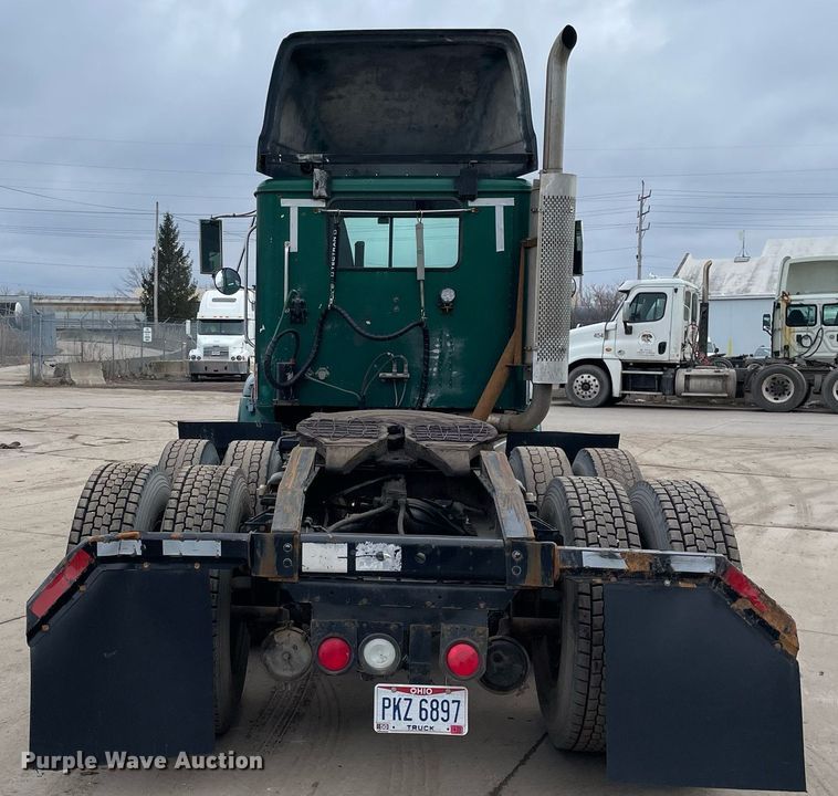 image for item LV9983 1997 International 9200 semi truck