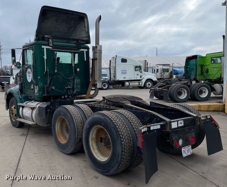 image for item LV9983 1997 International 9200 semi truck