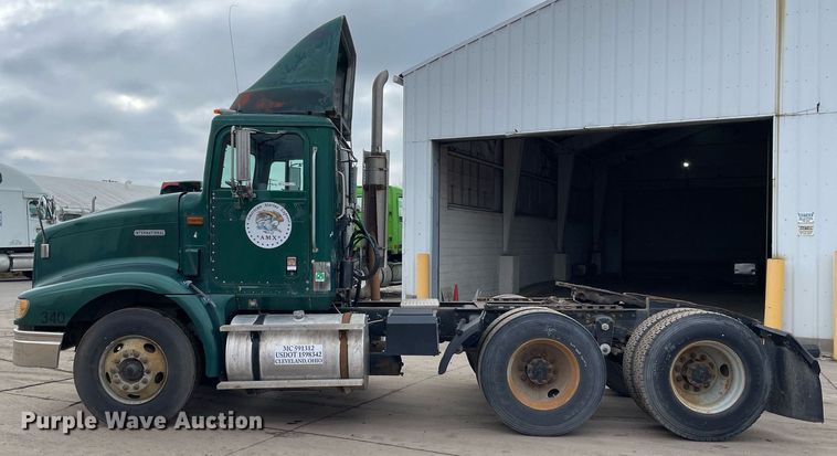 image for item LV9983 1997 International 9200 semi truck