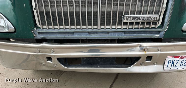 image for item LV9983 1997 International 9200 semi truck