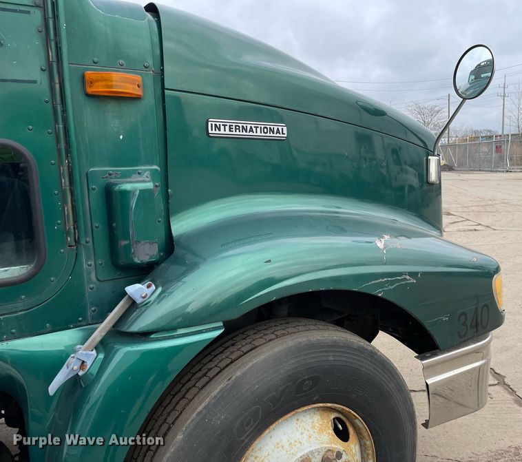 image for item LV9983 1997 International 9200 semi truck