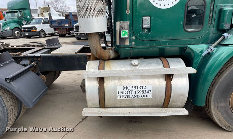 image for item LV9983 1997 International 9200 semi truck